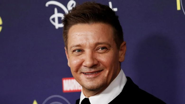 Jeremy Renner reapareció en las redes sociales tras el accidente y mostró cómo quedó