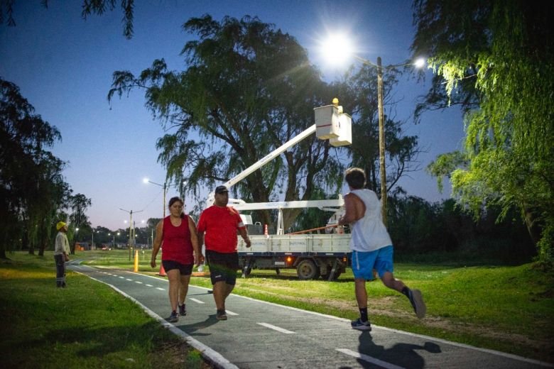 Costanera Sur: Se habilitó el sistema lumínico en más de 900 metros de la ciclovía