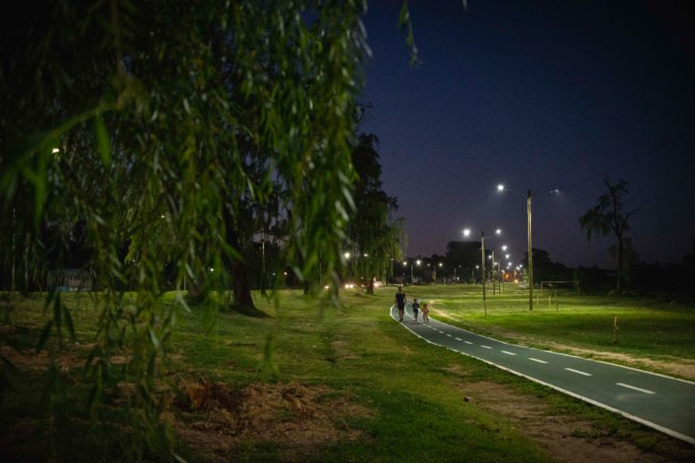 Costanera Sur: Se habilitó el sistema lumínico en más de 900 metros de la ciclovía