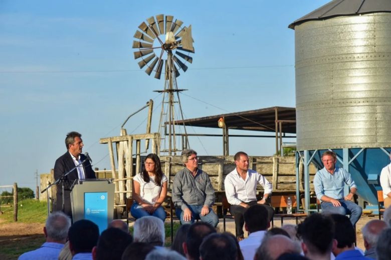 Sergio Massa entregó aportes para el sector lácteo