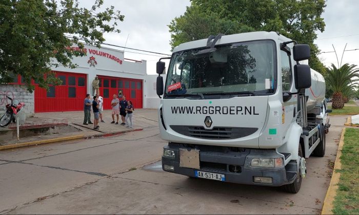 Bomberos de Sampacho importan una unidad cisterna desde Holanda