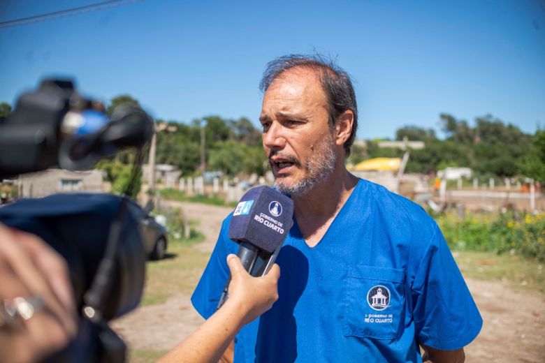 Se realizan tareas de fumigación terrestre en los barrios por el dengue 