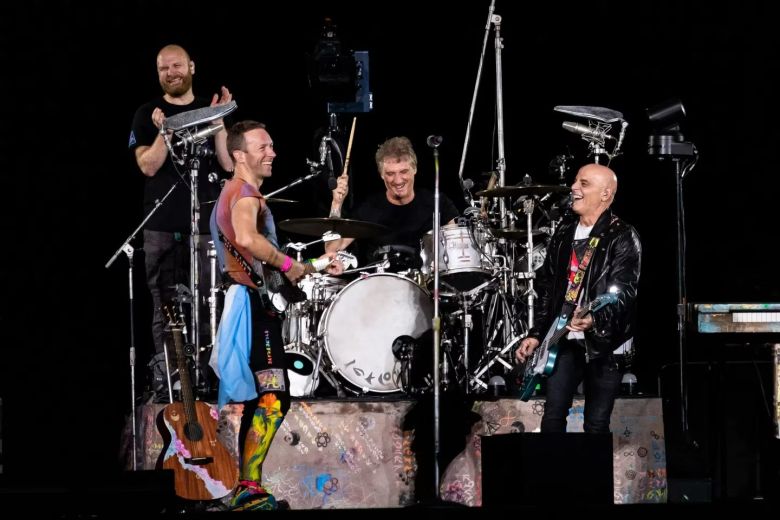 Coldplay publicó un misterioso anuncio junto a un video con imágenes de sus shows en River