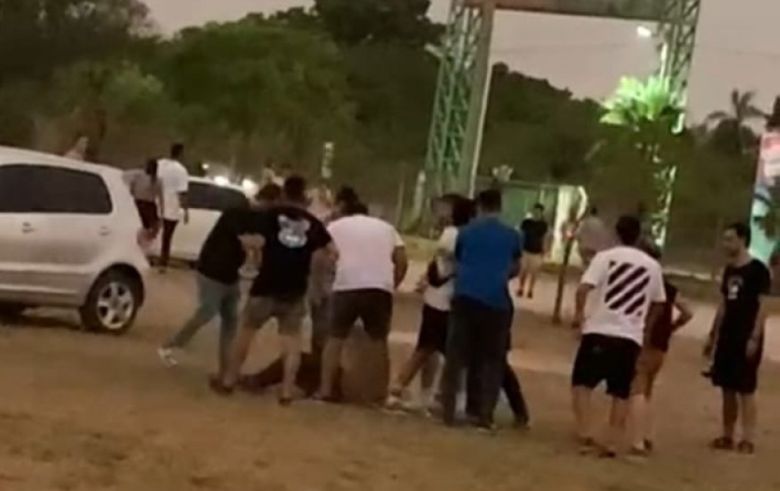 Otro ataque en patota, registrado en video, dejó a un joven herido a la salida del corsódromo de Corrientes