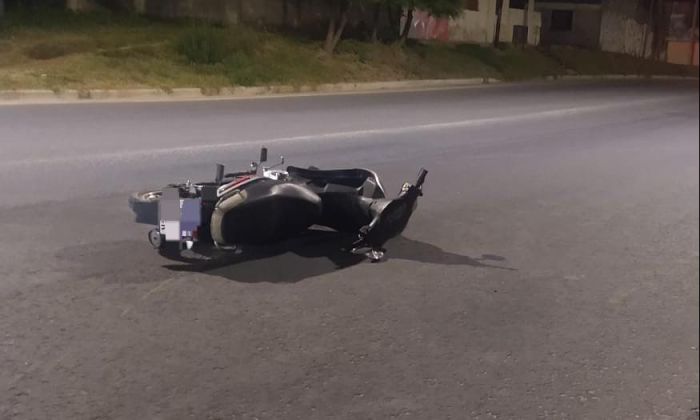 Hombre con lesiones graves tras caer de su motocicleta