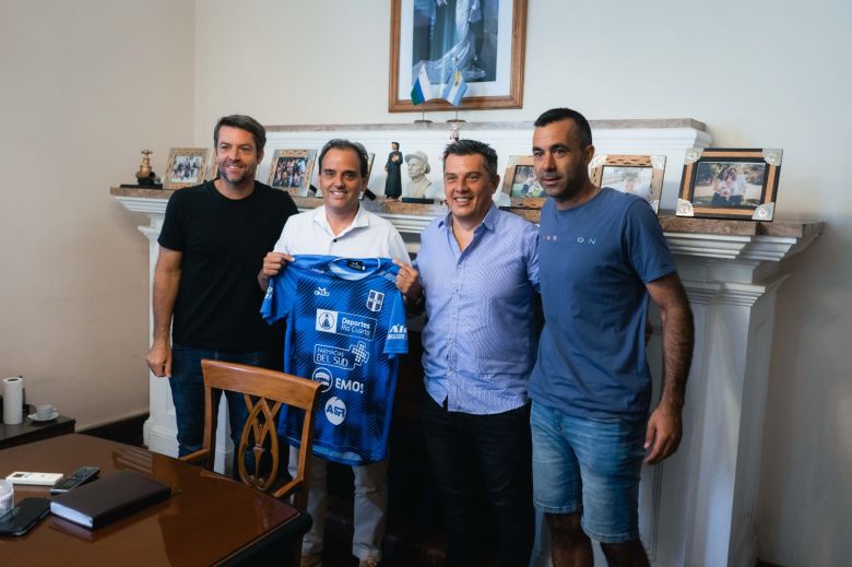 El Intendente recibió a los integrantes del Club Sportivo y Biblioteca Atenas tras el ascenso al Torneo Federal A