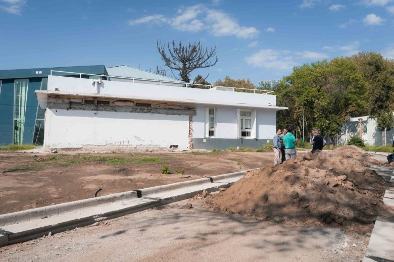 Parque Sur: Llamosas recorrió las obras en el predio del Viejo Hospital