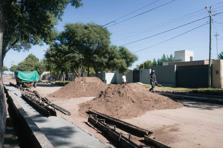 Quintitas Golf: comienzan los trabajos de cordón cuneta y anticipan obras de saneamiento