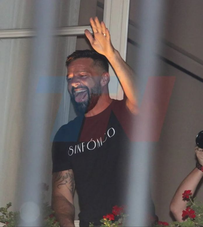 Ricky Martin en Buenos Aires: se acercó a saludar a sus fans y les agradeció el apoyo pese al calor sofocante