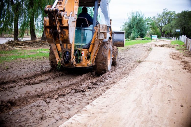 Continúan los trabajos de limpieza en las costas del río