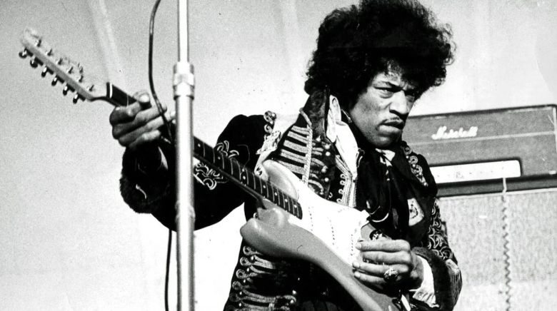 El inicio de una tradición: el día que Jimi Hendrix quemó por primera vez su guitarra