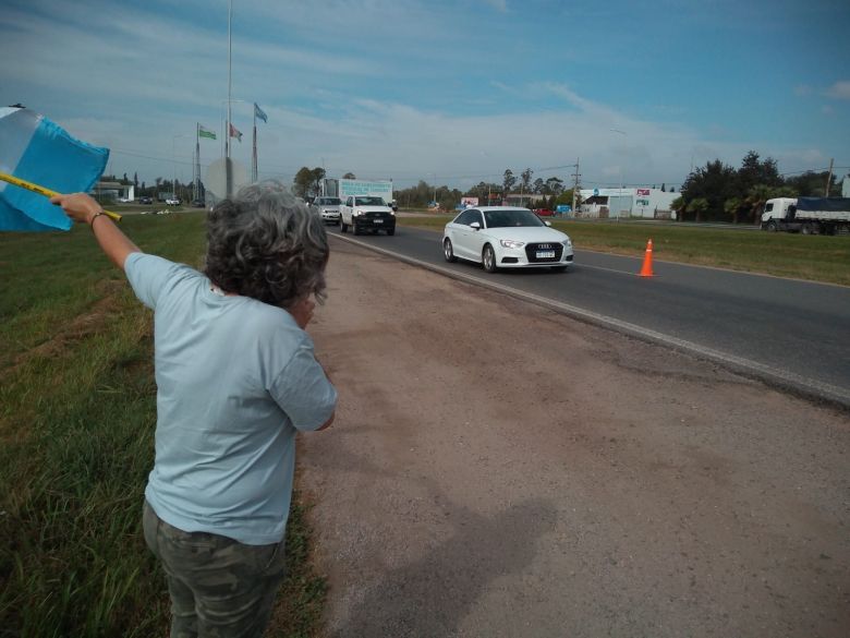 Docentes Autoconvocados visibilizaron su reclamo en la autovía 