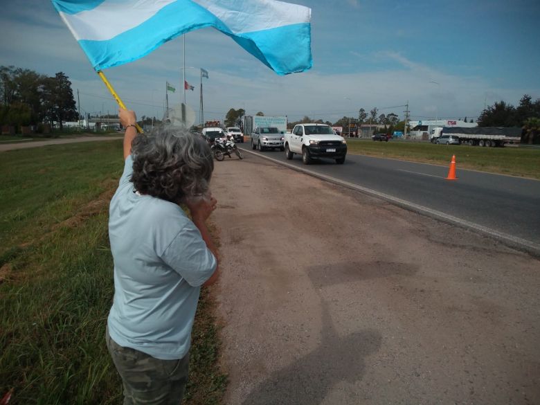 Docentes Autoconvocados visibilizaron su reclamo en la autovía 