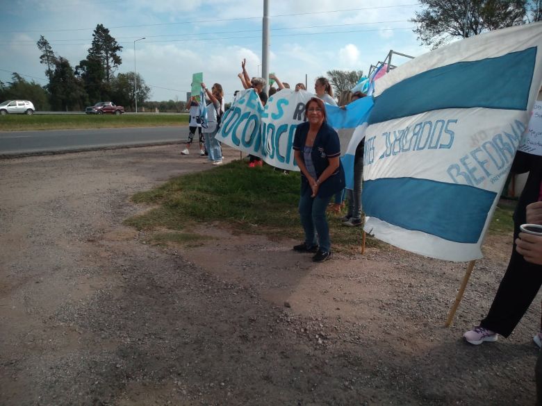 Docentes Autoconvocados visibilizaron su reclamo en la autovía 