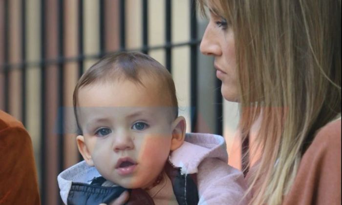 Mica Viciconte y Fabián Cubero organizan el primer cumple de Luca: las fotos de su paseo en busca de un salón 