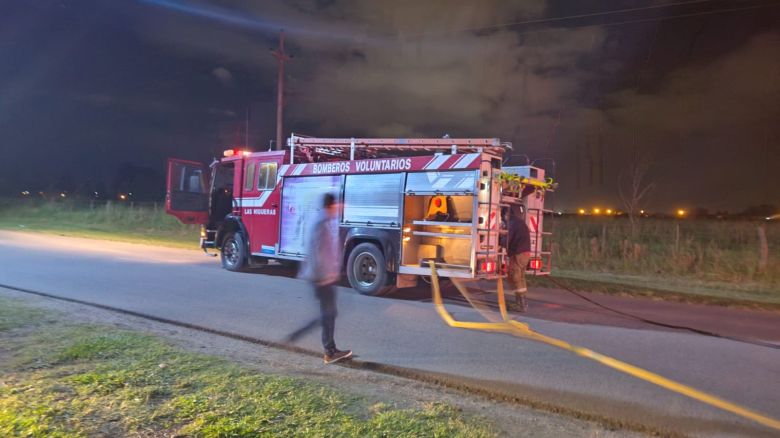 Siniestro vial con heridos y una motocicleta incendiada en Las Higueras 