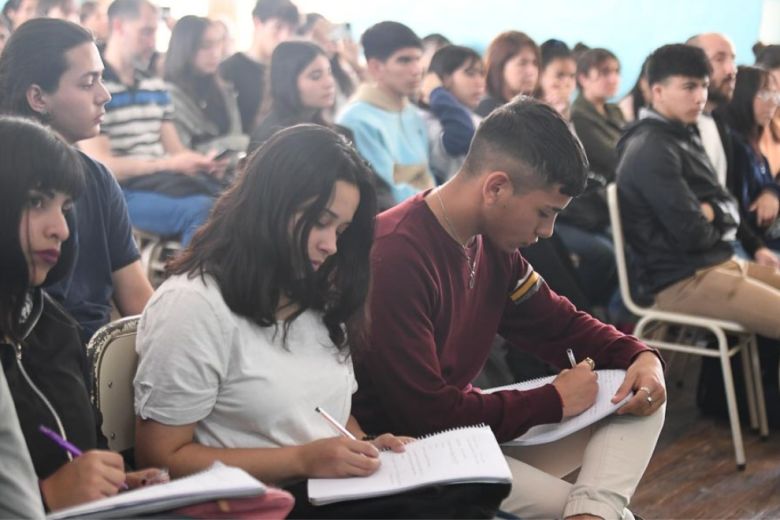 Estudiantes secundarios reclamarán en el Centro Cívico para apoyar la lucha docente