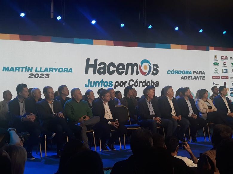 Junto a Schiaretti y referentes de distintos partidos, Llaryora presentó "Hacemos Juntos Por Córdoba"