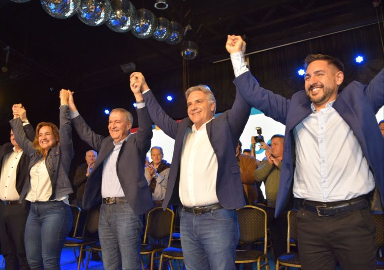 Junto a Schiaretti y referentes de distintos partidos, Llaryora presentó "Hacemos Juntos Por Córdoba"