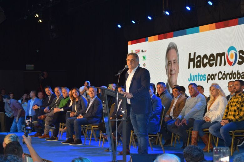 Junto a Schiaretti y referentes de distintos partidos, Llaryora presentó "Hacemos Juntos Por Córdoba"