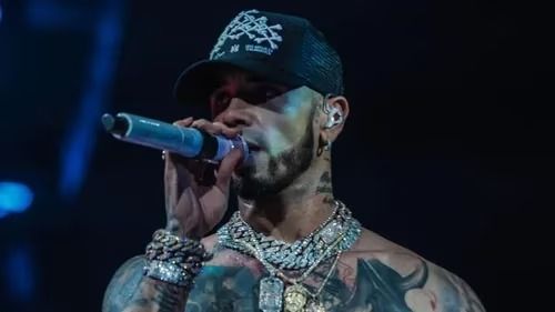 Anuel AA disparó dardos venenosos contra Karol G en pleno concierto