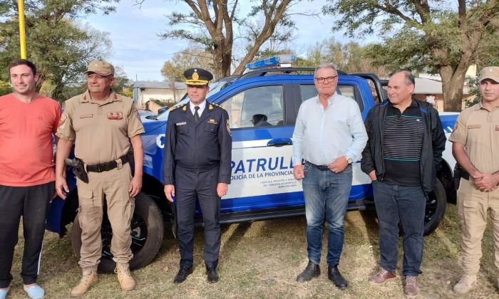 Patrulla Rural: Busso entregó camionetas 0km en Chaján y Río de Los Sauces