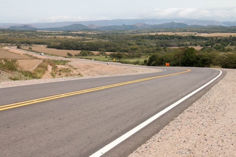 Schiaretti habilitará 28 kilómetros de pavimentación que comprende el “Camino de la Costa” 