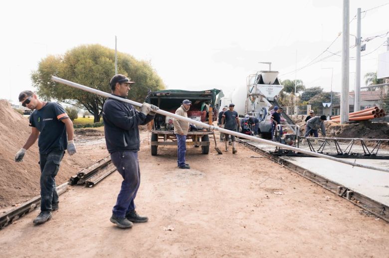 Avanza la Pavimentación de la Colectora A005, entre el Lago Villa Dalcar y la calle Lorenzo Suárez de Figueroa