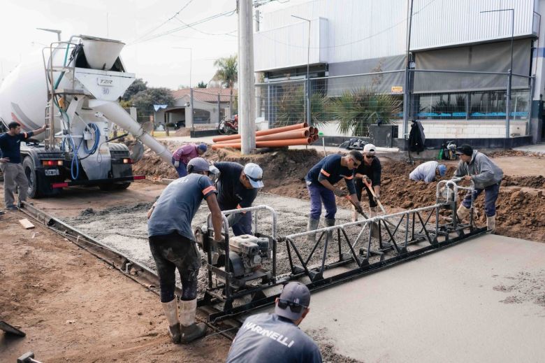 Avanza la Pavimentación de la Colectora A005, entre el Lago Villa Dalcar y la calle Lorenzo Suárez de Figueroa