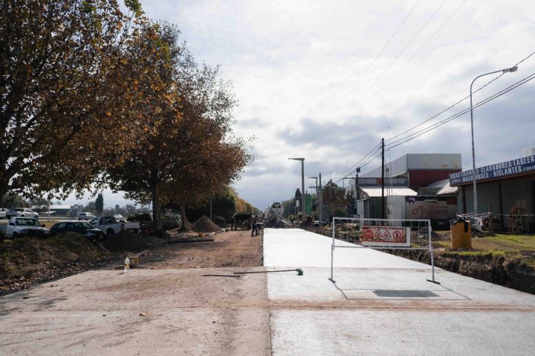 Avanza la Pavimentación de la Colectora A005, entre el Lago Villa Dalcar y la calle Lorenzo Suárez de Figueroa