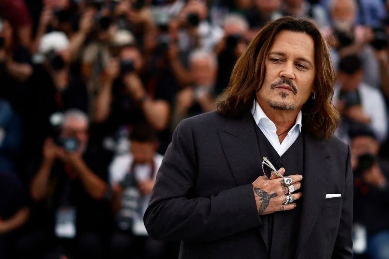 Johnny Depp se quebró el tobillo y su carrera como cantante corre peligro