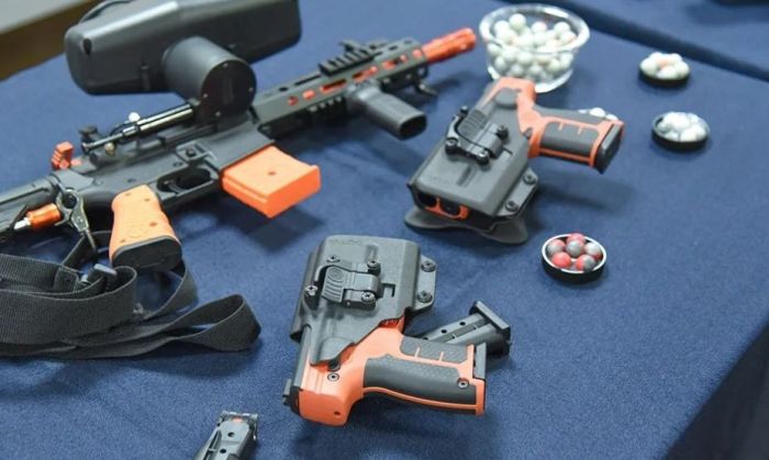 La Policía incorpora armas no letales que lanzan gas pimienta