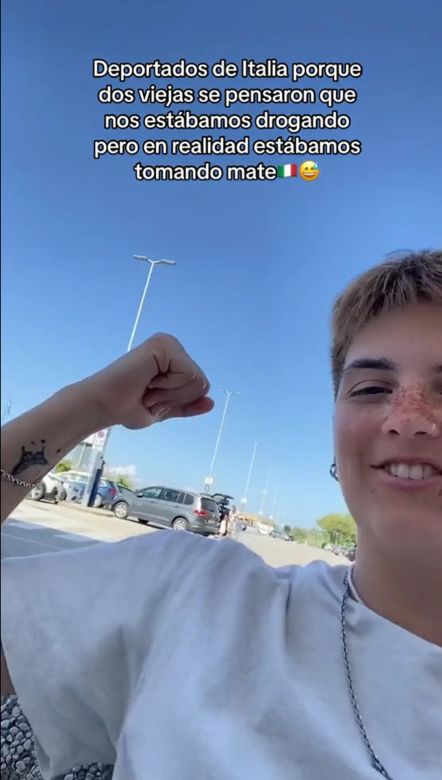 Una argentina contó en TikTok que casi la llevan presa en Italia por tomar mate en la calle