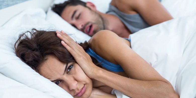 El beneficio clave que obtienen las parejas que deciden dormir en camas separadas