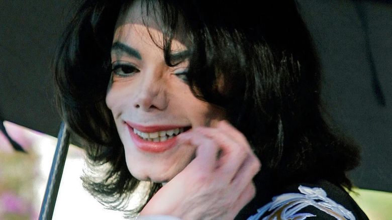 El día que Michael Jackson fue absuelto tras admitir que dormía con chicos 