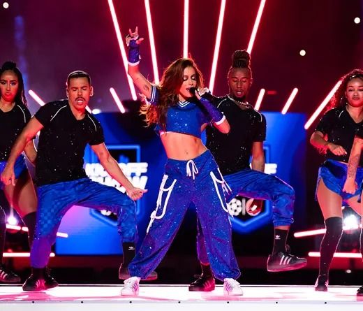 Anitta deslumbra en la final de la Champions League 2023