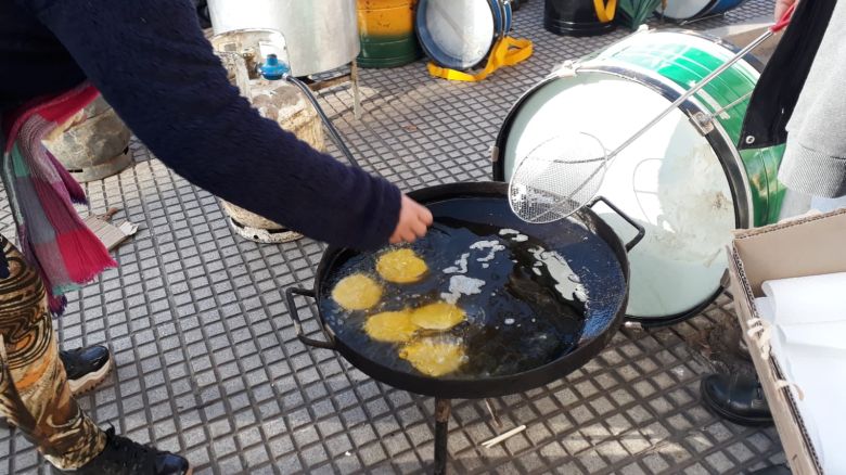 Paro nacional de ATE: Radio abierta y olla popular en plaza Roca