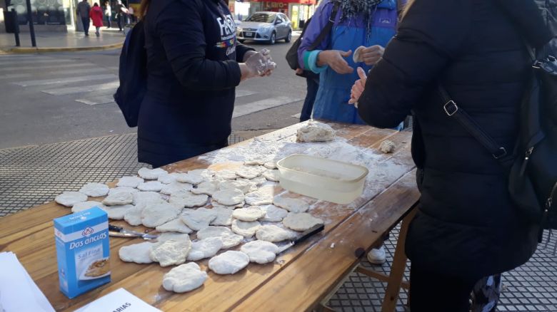 Paro nacional de ATE: Radio abierta y olla popular en plaza Roca