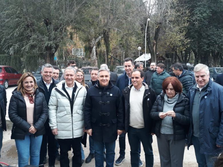 Llaryora llamó a un "riocuartazo" en el cierre de campaña de Hacemos Unidos por Córdoba 