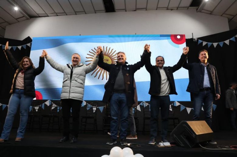 Llaryora llamó a un "riocuartazo" en el cierre de campaña de Hacemos Unidos por Córdoba 