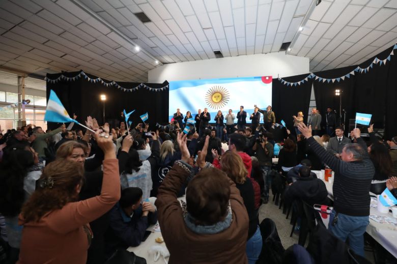 Llaryora llamó a un "riocuartazo" en el cierre de campaña de Hacemos Unidos por Córdoba 