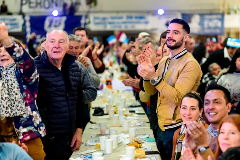 Llaryora llamó a un "riocuartazo" en el cierre de campaña de Hacemos Unidos por Córdoba 