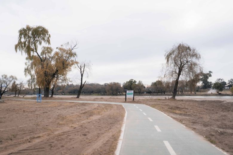 Limpieza de las costas del río: ya se retiraron 10 mil toneladas de sedimentos