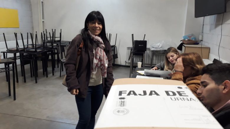 Viviana Pomiglio fue la primera candidata que votó 