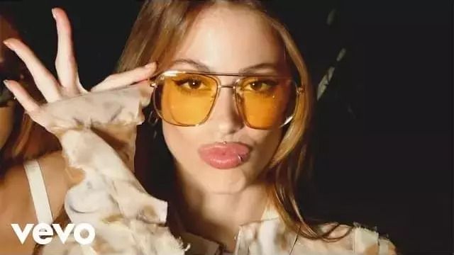 Tini estrena el videoclip de "Las Jordans" en donde hay una curiosa aparición