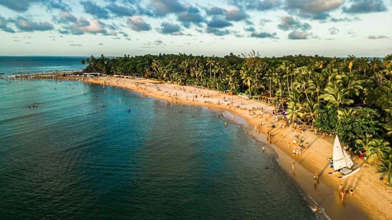 Brasil: Una playa idílica prácticamente secreta y de difícil acceso con piscinas naturales