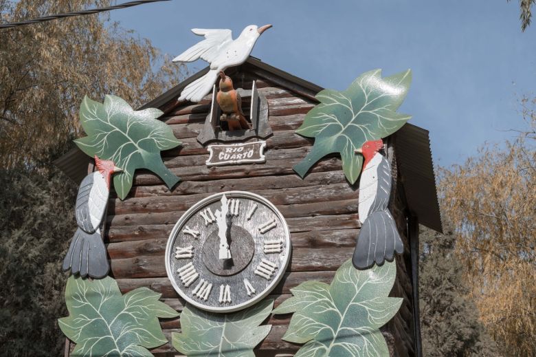 Recuperan el reloj cucú, uno de los emblemas turísticos de la ciudad 