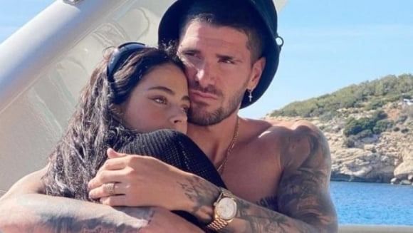 Revelaron el romántico gesto de Rodrigo de Paul con Tini Stoessel: "Es por las críticas que recibe"