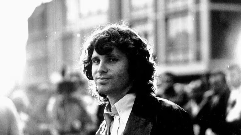 El último concierto de The Doors, las horas finales de Jim Morrison y los misterios que aún persisten sobre su muerte