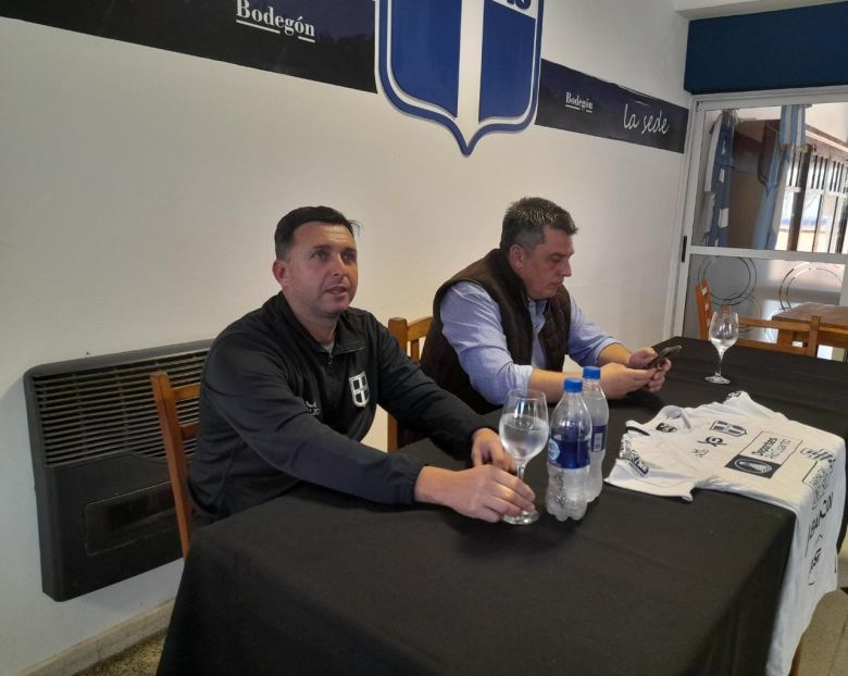 Darío Bringas fue presentado como nuevo entrenador de Atenas